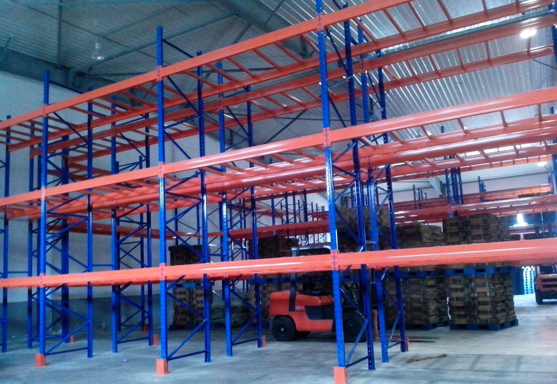 哪些情況會使得倉庫貨架出現變形